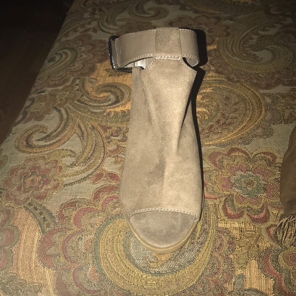 Shoes - Picture 2 of 3